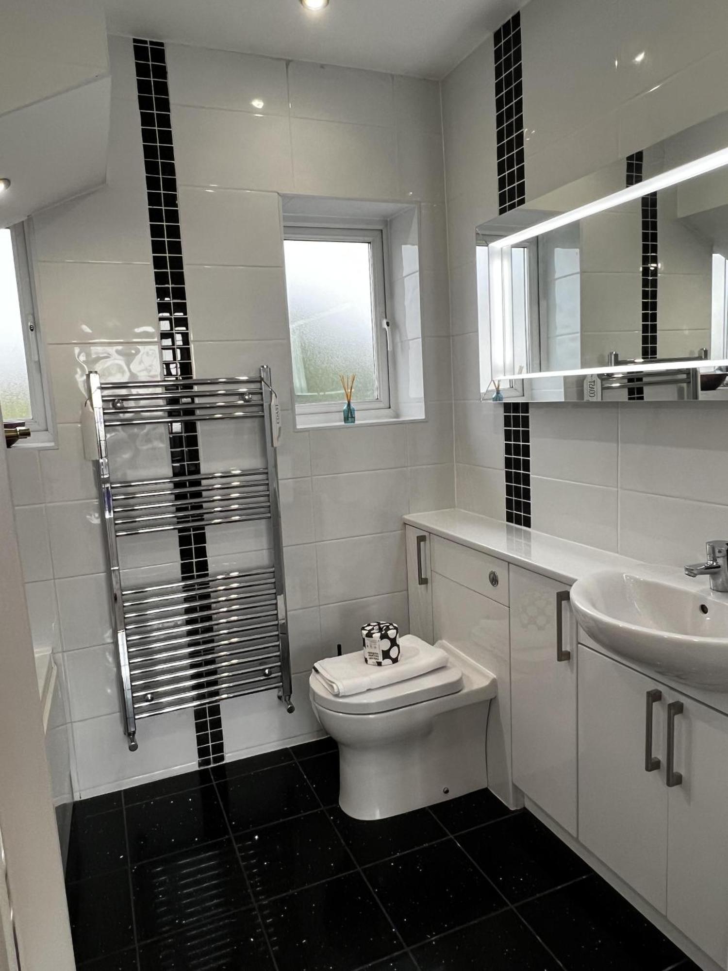 West Cross Mumbles Seaside Escape - 5 Bed House *