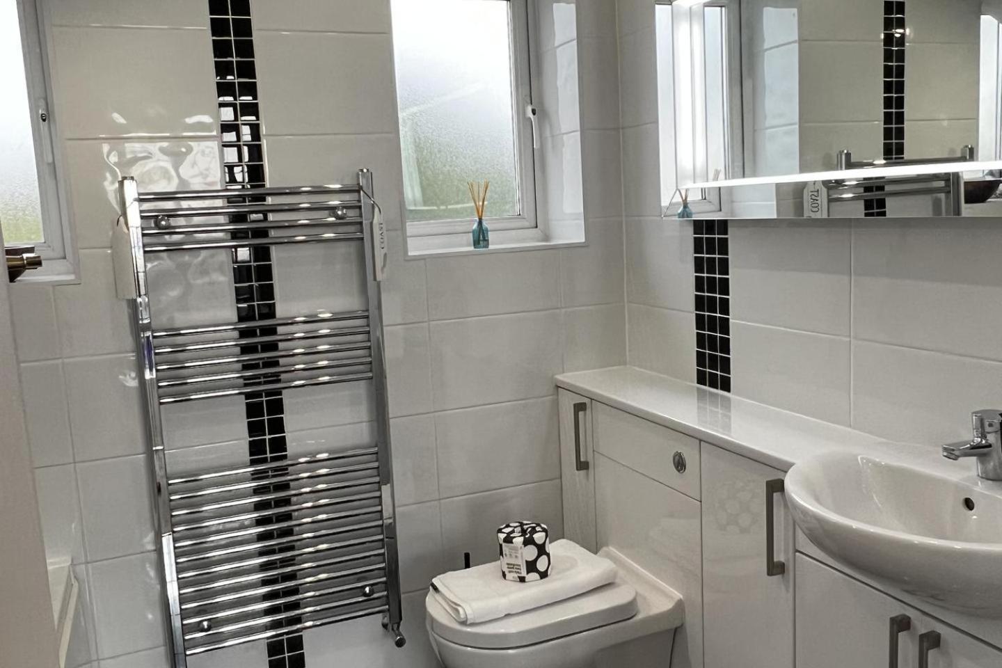 West Cross Mumbles Seaside Escape - 5 Bed House * Swansea