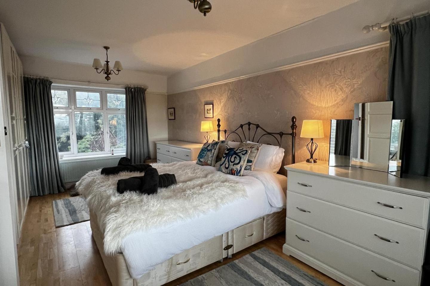 West Cross Mumbles Seaside Escape - 5 Bed House * Swansea
