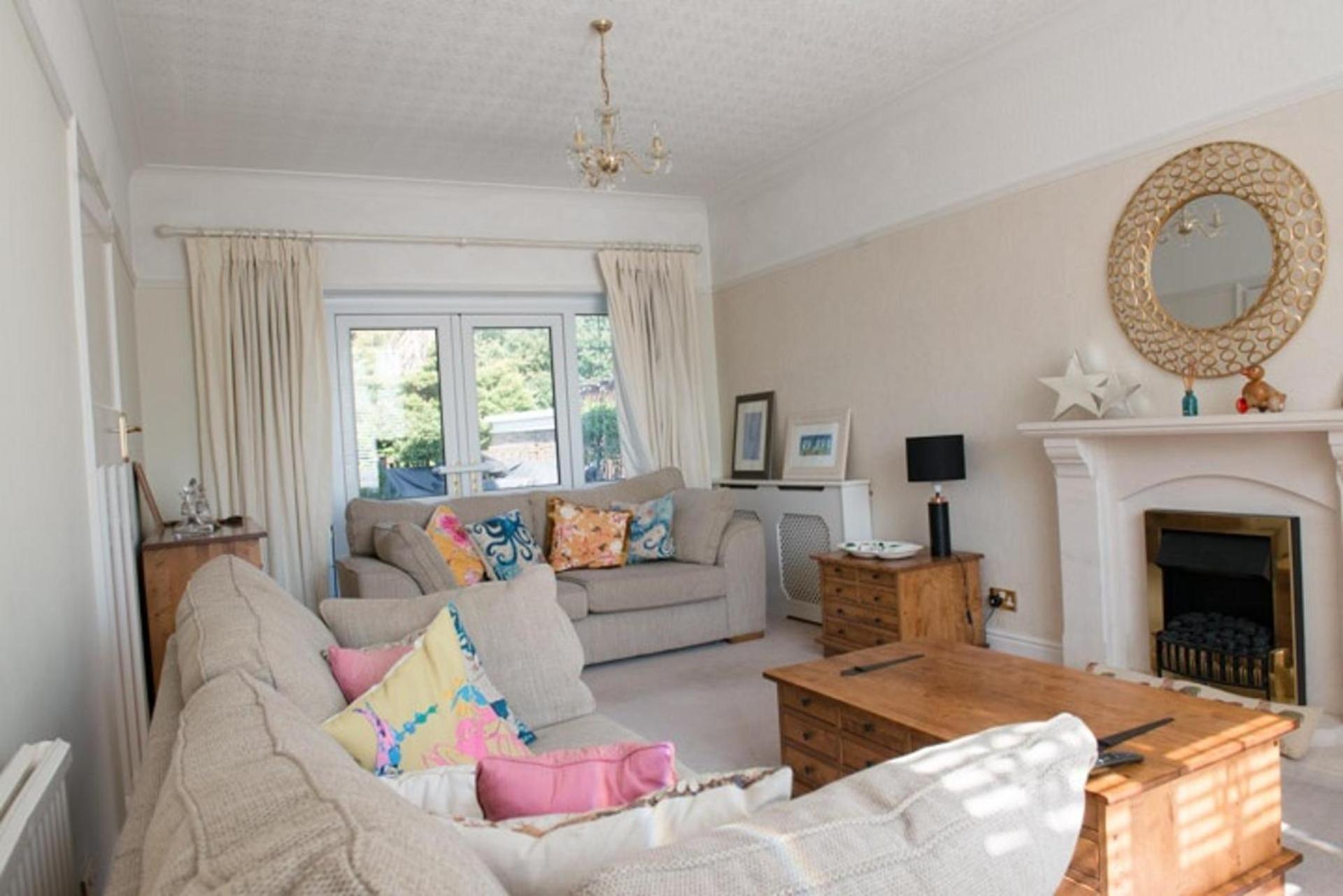 West Cross Mumbles Seaside Escape - 5 Bed House * Swansea